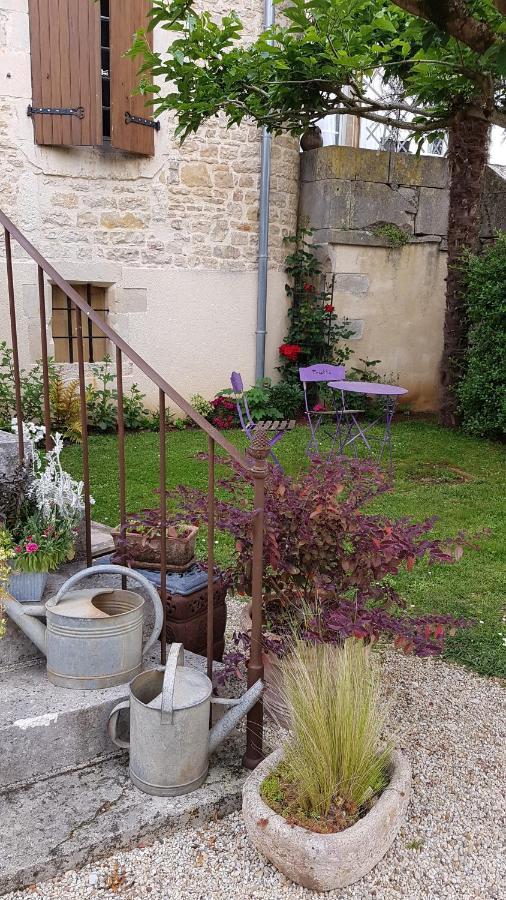 Chambres D'Hotes Du Tilleul Nanteuil-en-Vallée Buitenkant foto